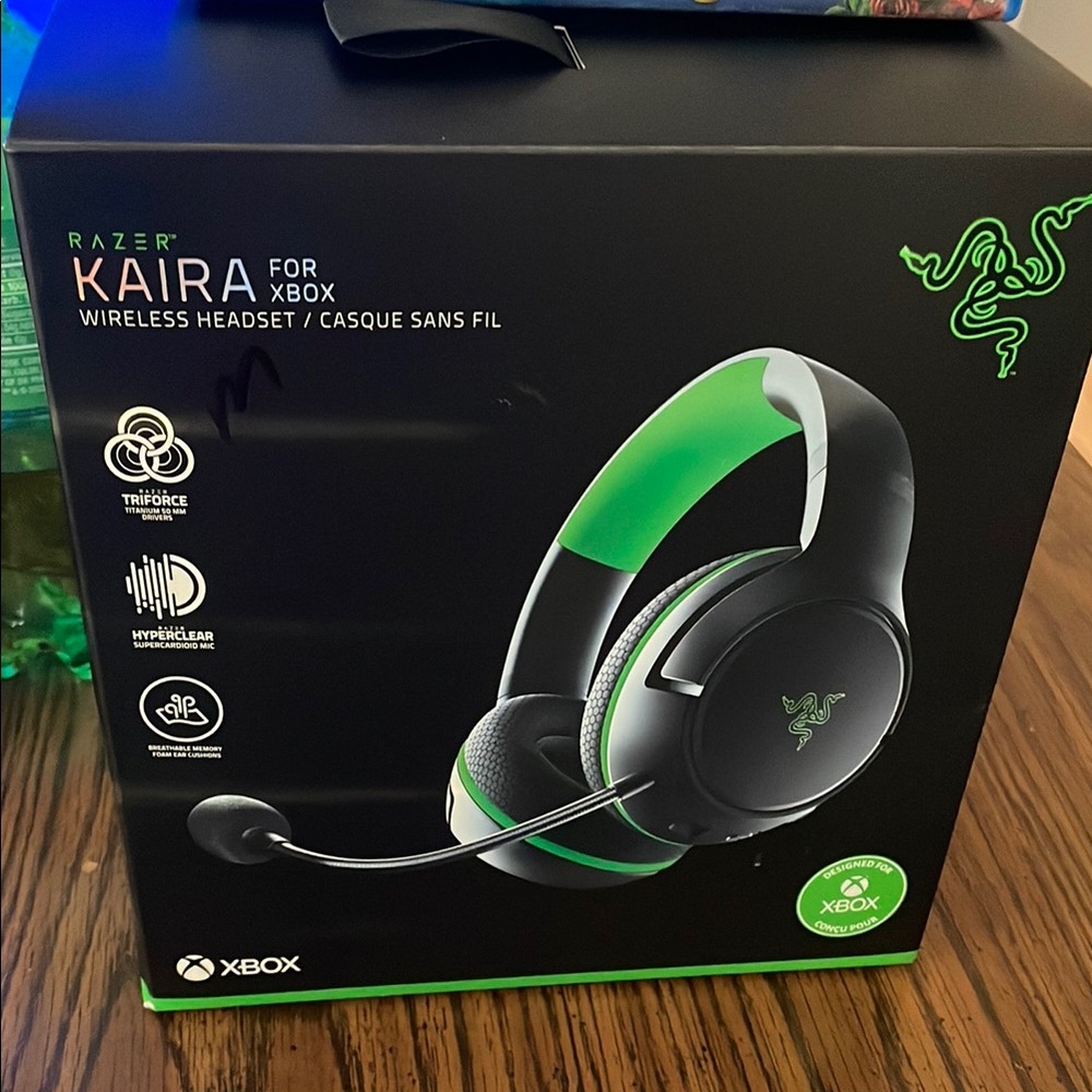 Razer Over-Ear Headphones Black and Green with Wireless Design and LED Accents